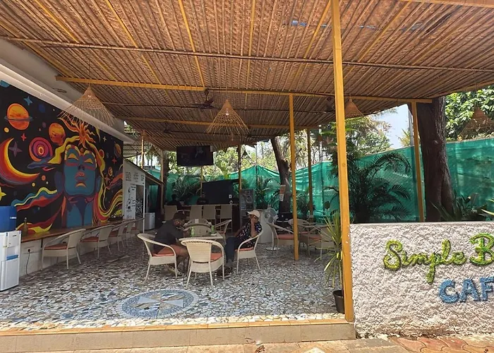 Half Orangee Party Stay With Free Swimming Pool, Free Game Room, Free Parking Next To Vagator Beach-Near To Chapora Fort-Near To Hill Top