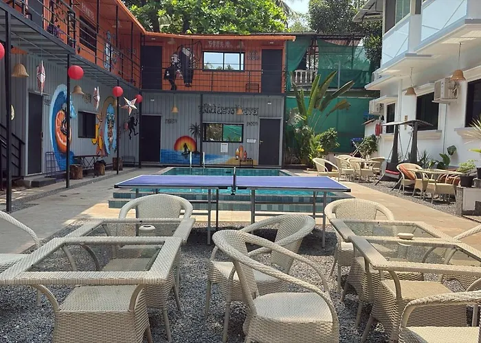 Half Orangee Party Stay With Free Swimming Pool, Free Game Room, Free Parking Next To Vagator Beach-Near To Chapora Fort-Near To Hill Top