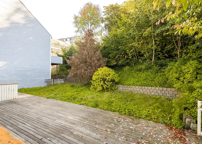 Super Central Renovated Flat, Next To Solsiden, Free Private Parking Right Outside ! Trondheim