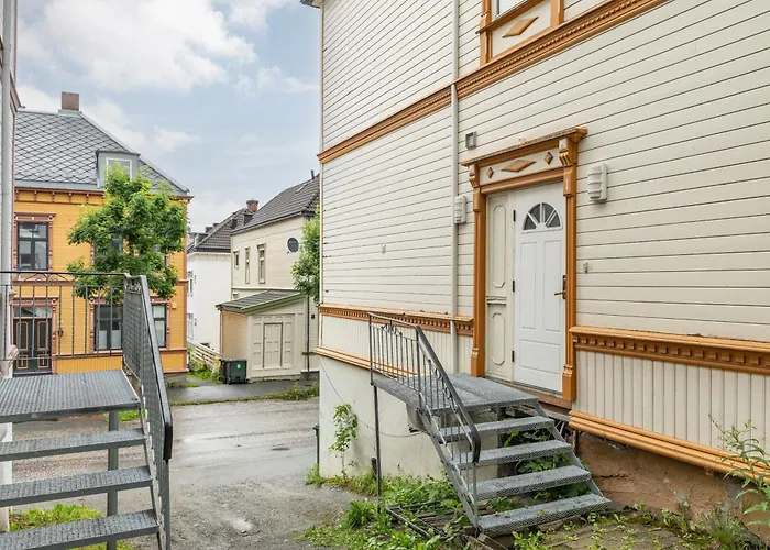 Super Central Renovated Flat, Next To Solsiden, Free Private Parking Right Outside ! Trondheim