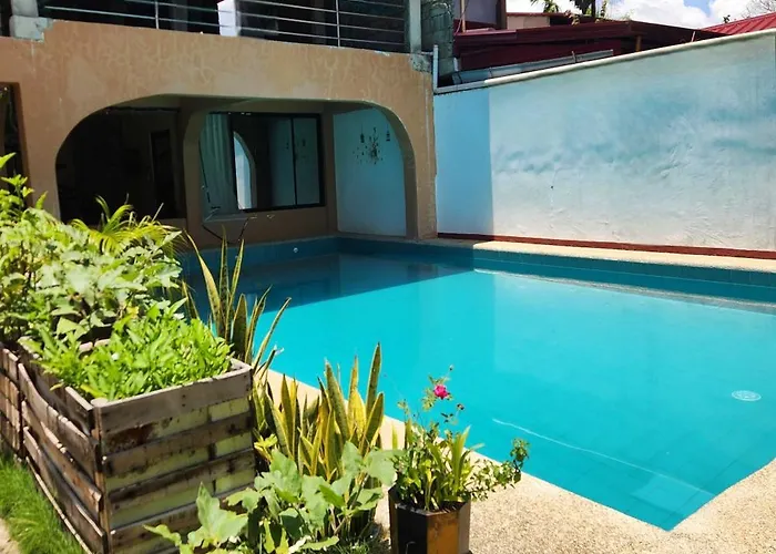 Larosa Hostel Puerto Princesa