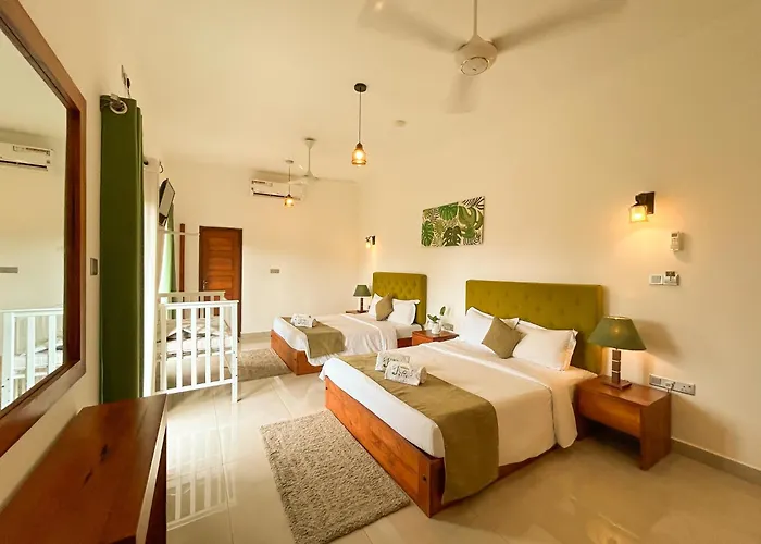 J Leaf Hotel By Blue Bird Negombo