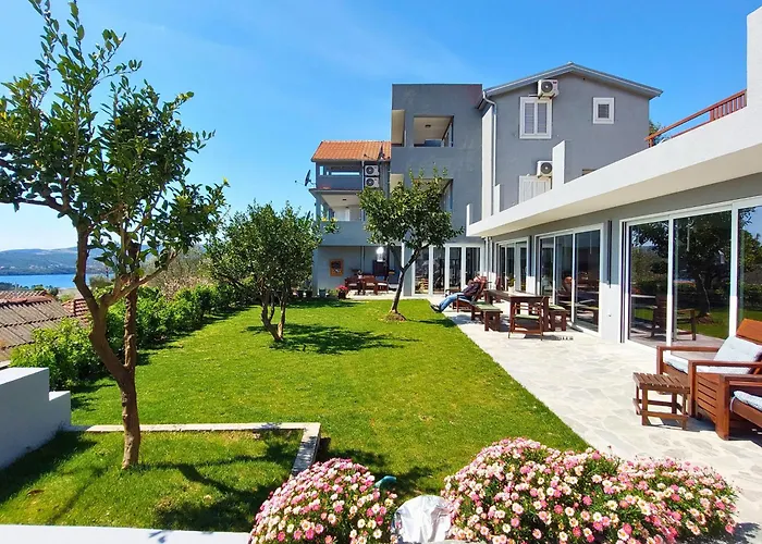 Mio Monte Apartments - Free Parking And Wi-Fi - Calm, Garden, See And Mountain View, Tivat - Porto Montenegro 2Km
