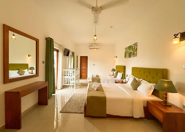 J Leaf Hotel By Blue Bird Negombo