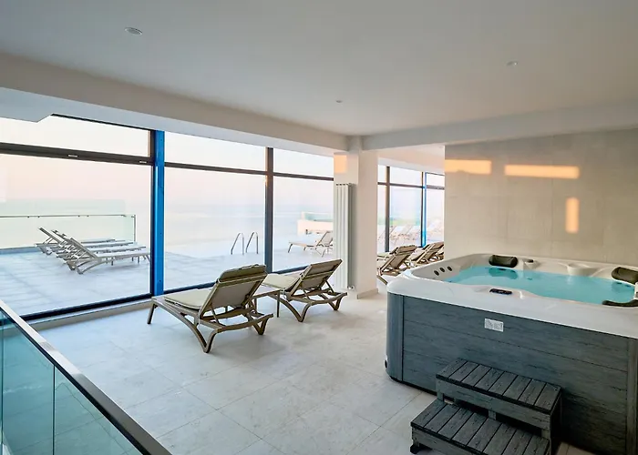 Aqua Vibes Std In Infinity Pool & Spa Resort Navodari