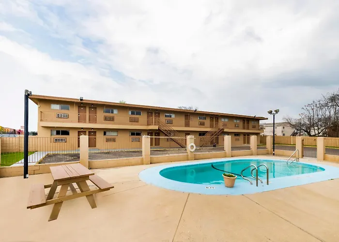 Oyo Hotel San Antonio Lackland Afb Seaworld Hwy 90 W