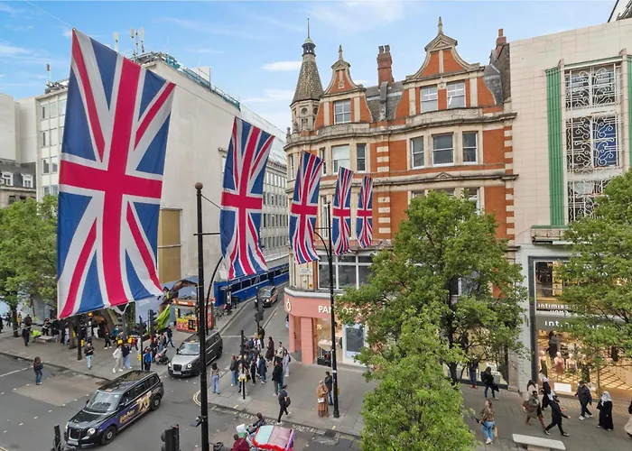 Old Oxford Street Chic Retreat - Unparalleled Elegance And Urban Comfort! Gc1 London