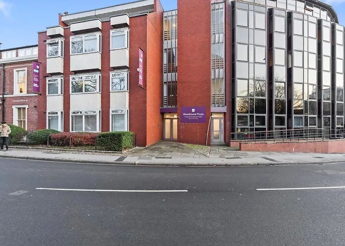 Leeds City Centre Apartment - Balcony Views - Free Parking - Fast Wifi