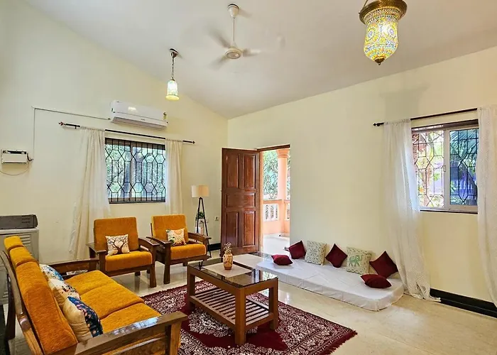 Goan Villa,2Bhk, 4Balconies, Beachside,Bbq, Wi-Fi,Work, Group Candolim