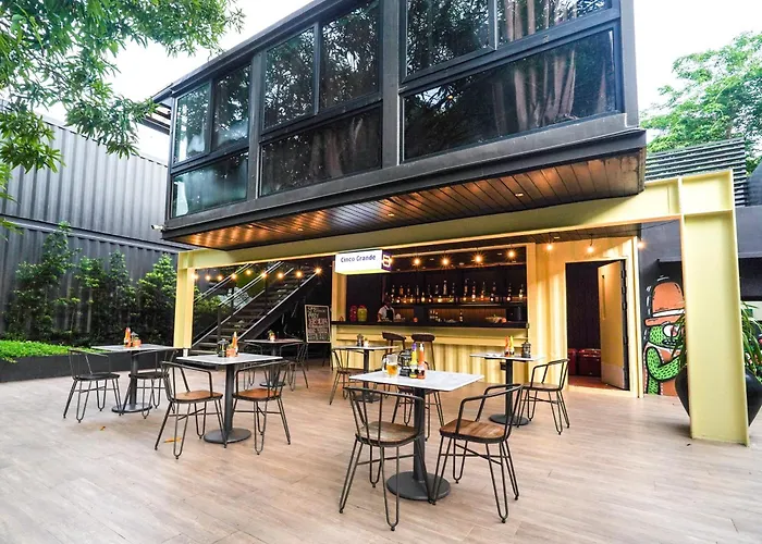 The Funny Lion - Coron Hotel
