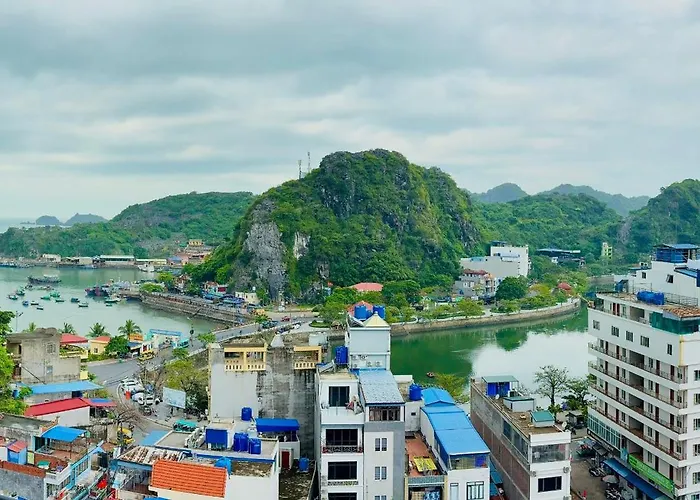 Cat Ba Viet Hoa Hotel & Residence - Pool & Bar Chan Chau