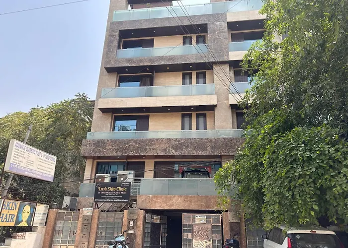 Royal Palace 1 Bhk - Kitchen, Balcony, Lift, Gym, New Delhi
