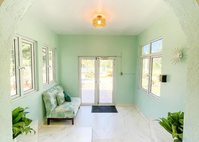 Golden Palms House Bed & Breakfast Nassau