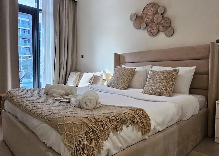 Egate - Studio - 2Nd Floor With Balcony - Dubai - 33-212