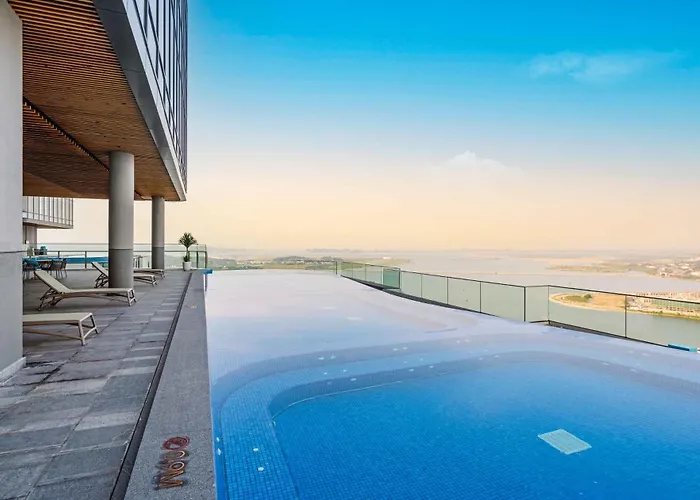 A La Carte Ha Long Apartment - Ha Long Bay View, Beachside