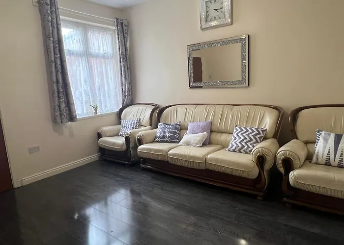 Spacious 6 Bedroom House Birmingham