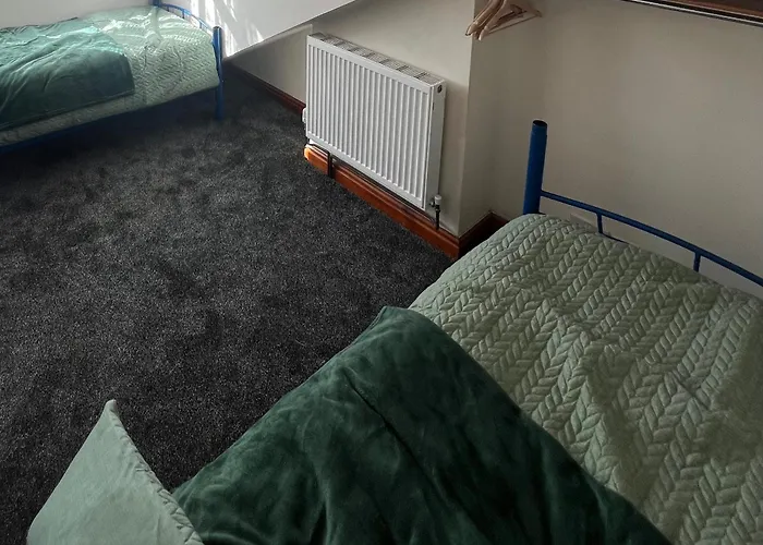 Spacious 6 Bedroom House Birmingham