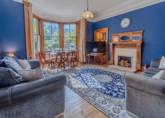 Victorian Charm - Lush Garden, Shops And Parking Apartment Edinburgh