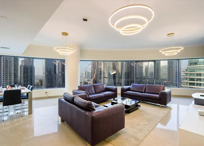 3Br With Marina Skyline Views, Near Mall & Metro Dubai