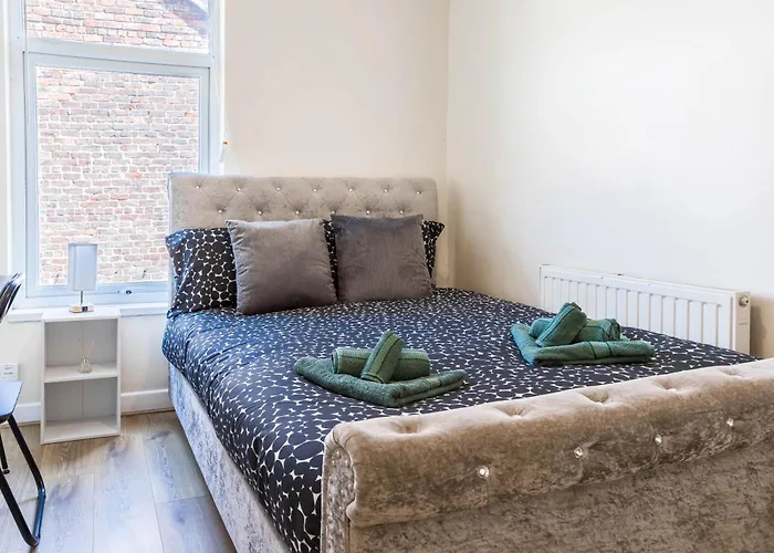 Free Parking, 4 Bed, 2 Bath House, Long Term Stay Savings, Contractors, Near Anfield Liverpool