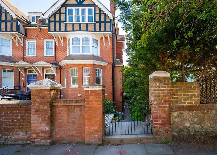 The Beach Way- Specious Apt Eastbourne