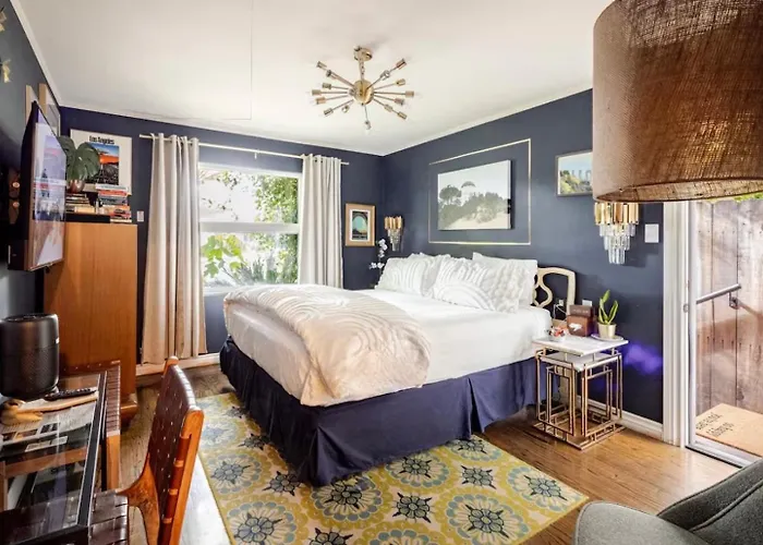 The Vine Studio City - Cal King - Private Entrance Los Angeles
