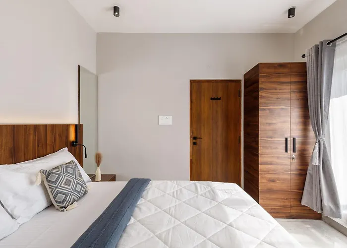 The Monarch Stay By Red Olive 3Bhk Indiranagar Bangalore