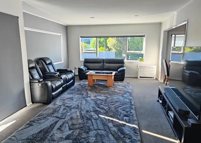 Fully Renovated 3 Bedroom Home Nelson