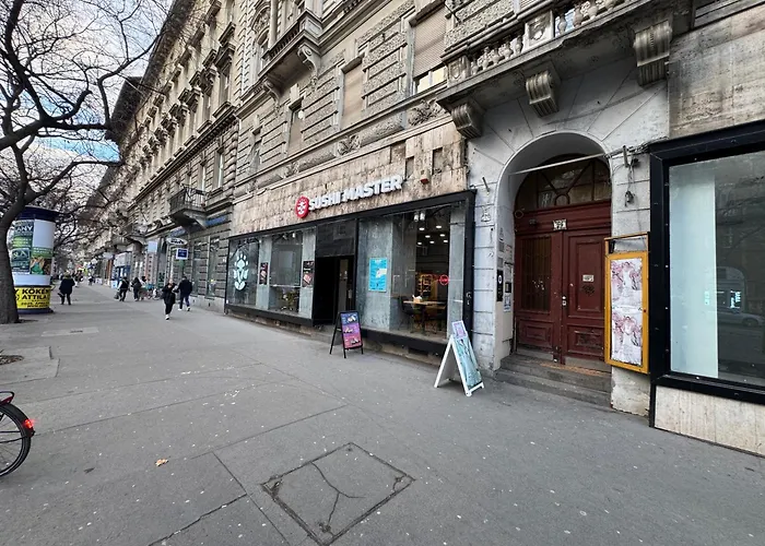 Spacious N' Cozy 5Bedroom Apartment On Terez Boulevard Budapest