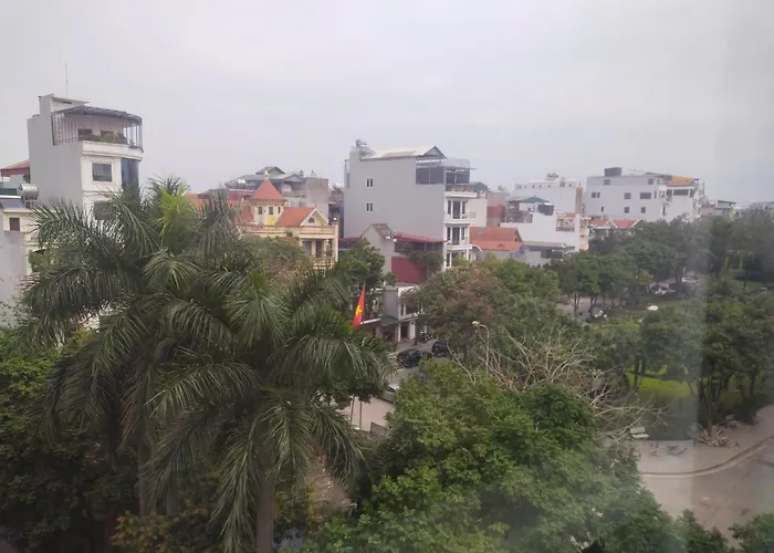 Light Hotel Ha Noi - Near Aeon Mall Long Bien Hanoi