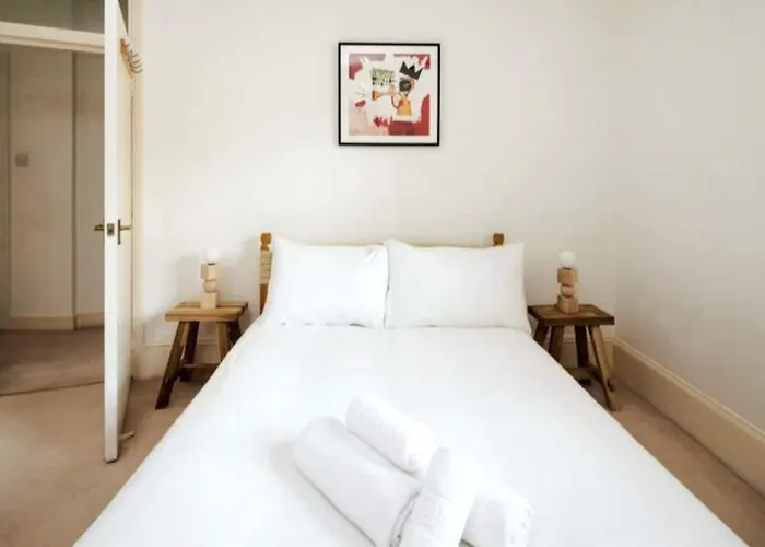 Beautiful Designer Flat In Maida Vale, Sleeps 4 Apartment London