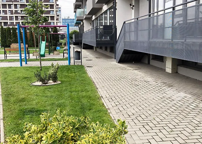 Esther Apartment - Elevator, Balcony, Free Private Parking, Self Check-In Timisoara