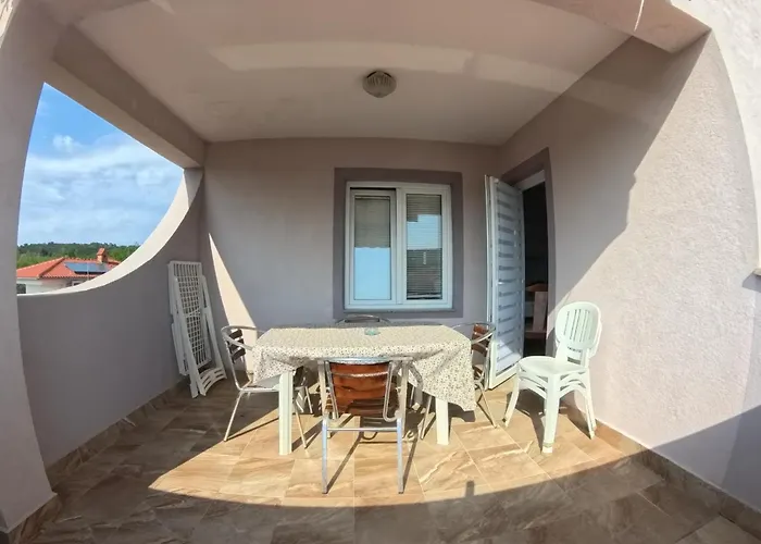 Baja 2 Apartment Lopar