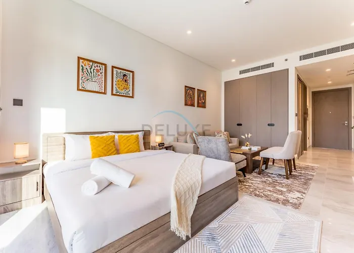 Luxury Studio Steps From Dubai Canal And Minutes To Burj Khalifa, Peninsula Five