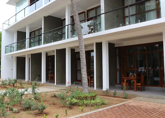 High Park Hotel Nilaveli
