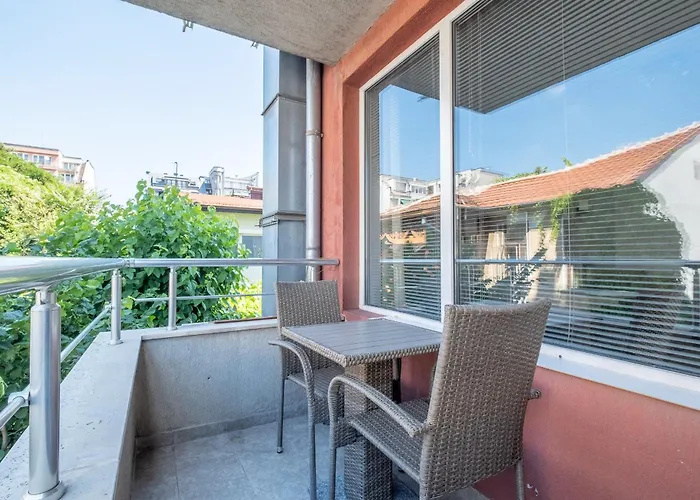 Spacious 1 Bedroom Apartment In A Lively Center Sofia