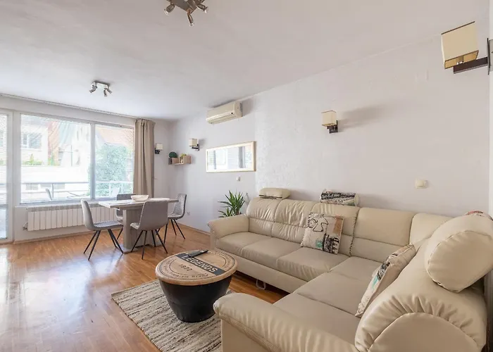 Spacious 1 Bedroom Apartment In A Lively Center Sofia