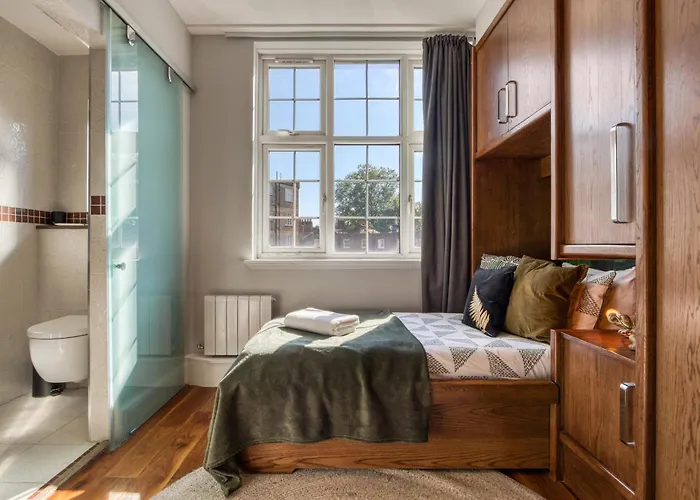 2 Bed - Edgware Road Apartment London