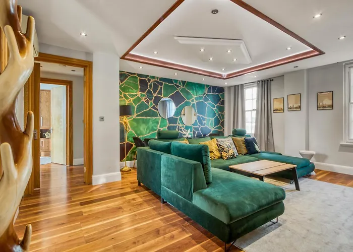 2 Bed - Edgware Road Apartment London