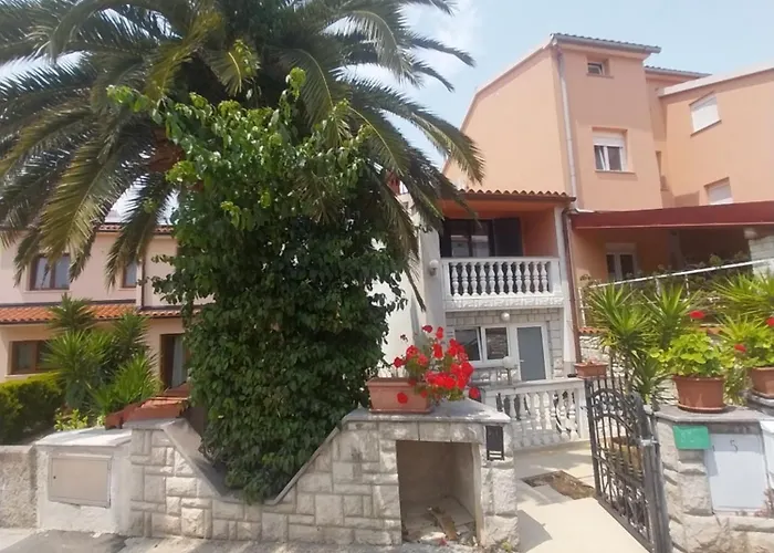 Me Living - Ferienhaus - Strandnaehe Pula
