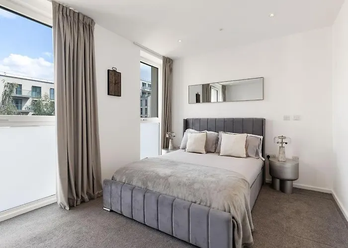 Luxury 2 Bed Apt In Olympic Village London