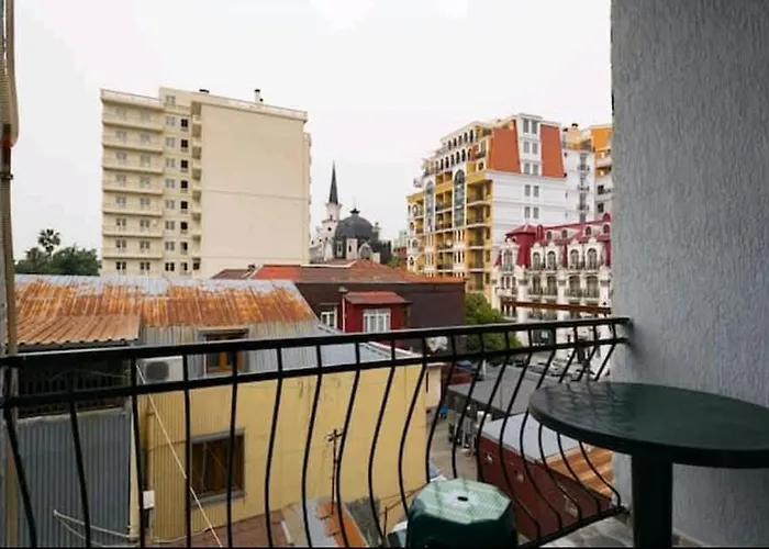 Квартира У Приморского Парка Batumi