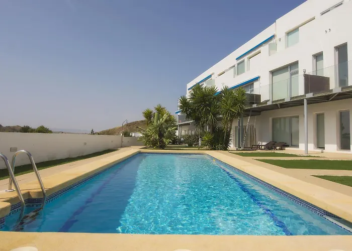 Fantastica Casa Adosada Con Piscina Y Parking Mojácar