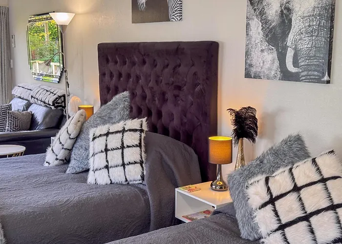 Swan House Bed & Breakfast Martinborough