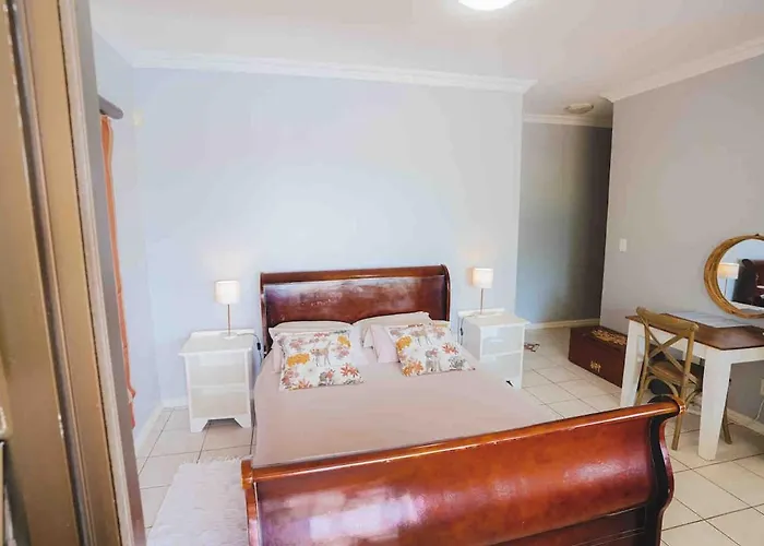 Poolside Flat Southbroom