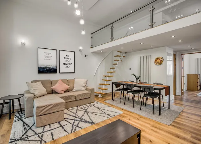 2-Bedroom Apartment - Bayswater - Sleeps 5 - Ground Floor London