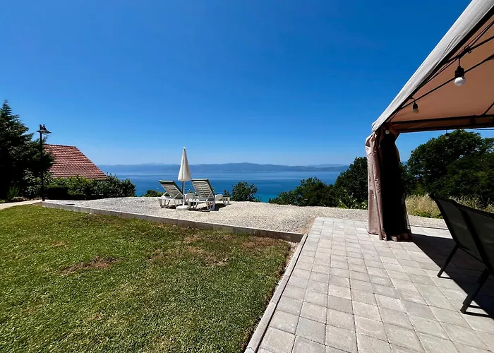 Villa Serenity - A Rustic-Modern Lakeside Escape Ohrid