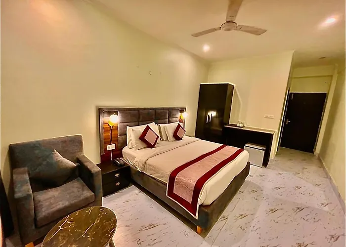 Sumedha Elegance Near Medanta Hospital Gurugram Hotel Gurgaon