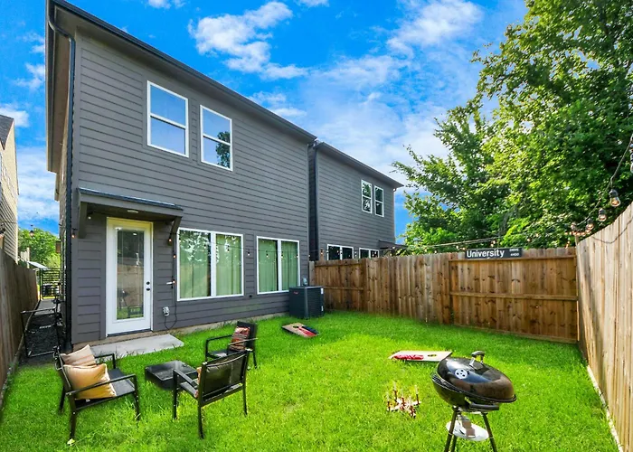 Stylish & Cozy Mins To Downtown With Backyard Villa Houston