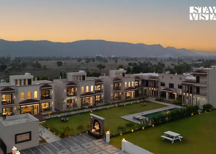 Stayvista At Eleganza Villas With Bbq, Lawn, Bonfire Jaipur